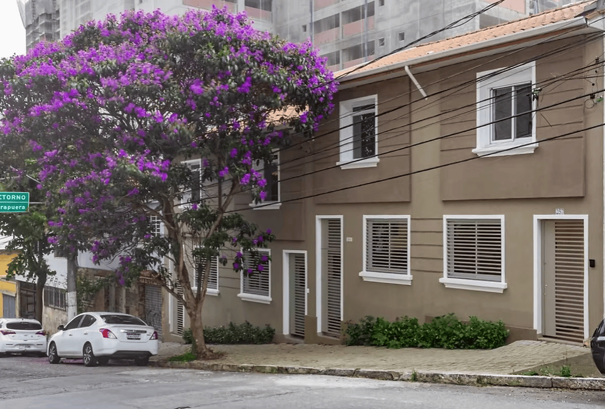 Fachada do edifício onde está localizado o consultório de psicanálise na Vila Mariana, São Paulo.